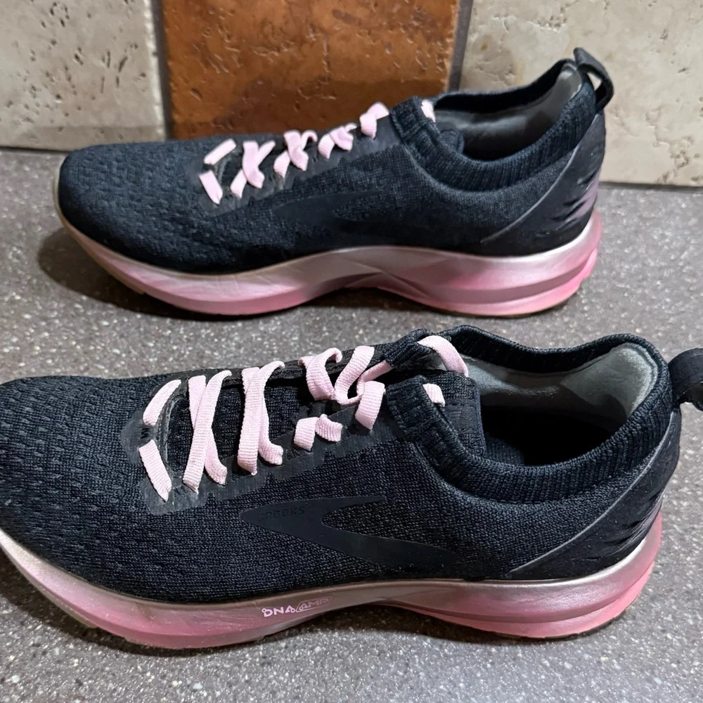Brooks Women's Black and Pink Running Shoes size 7 - Picture 4 of 8